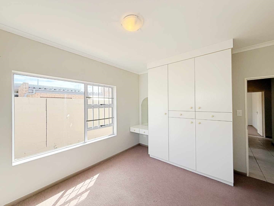 4 Bedroom Property for Sale in Middedorp Western Cape